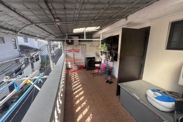 Kulai - Taman Kulai Utama -Jalan Bunga Ros - Double storey house