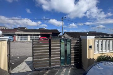 Kulai - Taman Kulai Utama -Jalan Bunga Ros - Double storey house