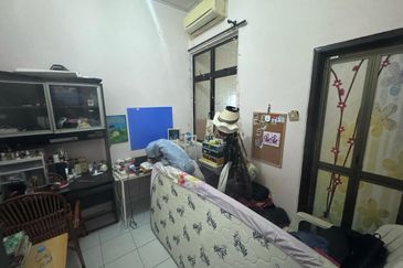 Kulai - Taman Kulai Utama -Jalan Bunga Ros - Double storey house