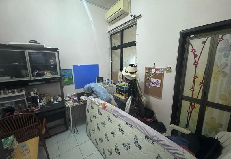 Kulai - Taman Kulai Utama -Jalan Bunga Ros - Double storey house