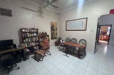 Kulai - Taman Kulai Utama -Jalan Bunga Ros - Double storey house