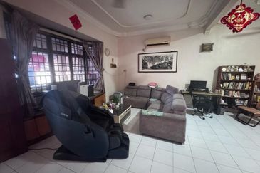 Kulai - Taman Kulai Utama -Jalan Bunga Ros - Double storey house