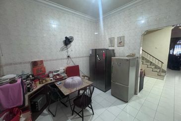 Kulai - Taman Kulai Utama -Jalan Bunga Ros - Double storey house