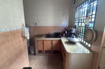 Kulai - Taman Kulai Utama -Jalan Bunga Ros - Double storey house