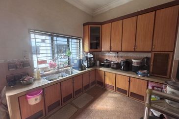 Kulai - Taman Kulai Utama -Jalan Bunga Ros - Double storey house