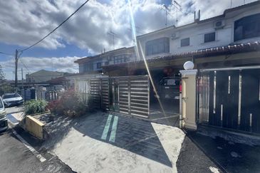 Kulai - Taman Kulai Utama -Jalan Bunga Ros - Double storey house
