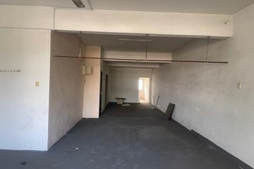 Kulai - Taman Putri Kulai - 3 storey shoplot