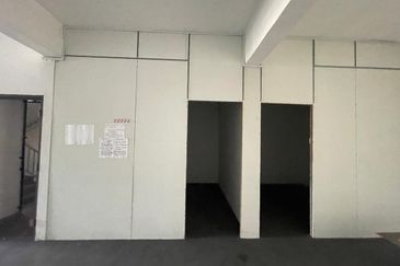 Kulai - Taman Putri Kulai - 3 storey shoplot