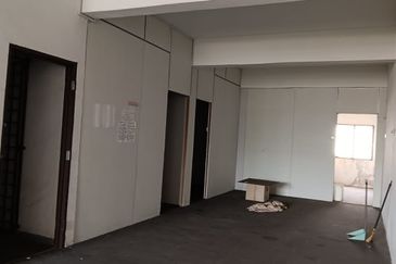 Kulai - Taman Putri Kulai - 3 storey shoplot