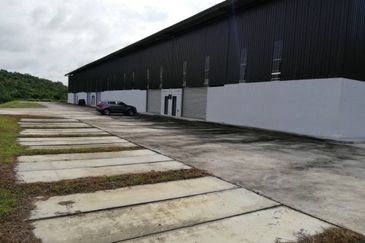 Kulai Batu 24 / Medium Industry Factory