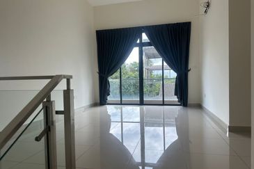 Kulai / Taman Gemilang Height Corner / ✅Double Storey Semi D Corner lot