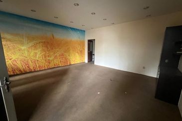 JB - Taman Sri Yacor Jalan Wira - 1 1/2 Storey Semi-D Factory