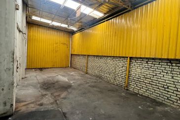 JB - Taman Sri Yacor Jalan Wira - 1 1/2 Storey Semi-D Factory