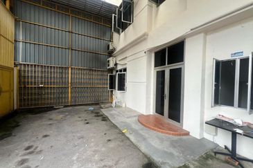 JB - Taman Sri Yacor Jalan Wira - 1 1/2 Storey Semi-D Factory