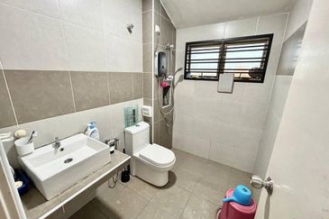 JB / Bandar Dato Onn / Jalan Perjiranan 15 / Double Storey House