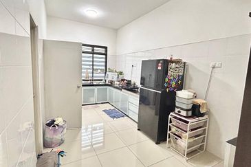 JB / Bandar Dato Onn / Jalan Perjiranan 15 / Double Storey House