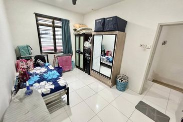 JB / Bandar Dato Onn / Jalan Perjiranan 15 / Double Storey House