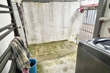 JB / Bandar Dato Onn / Jalan Perjiranan 15 / Double Storey House