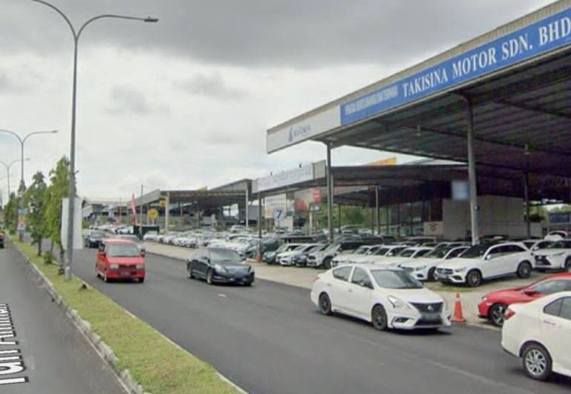 Skudai / Taman Tun Ungku Tun Aminah / Jalan Laksamana / Ground Floor - ⁠Facing Main Road