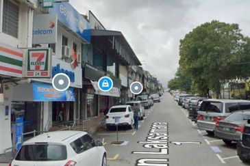 Skudai / Taman Tun Ungku Tun Aminah / Jalan Laksamana / Ground Floor - ⁠Facing Main Road