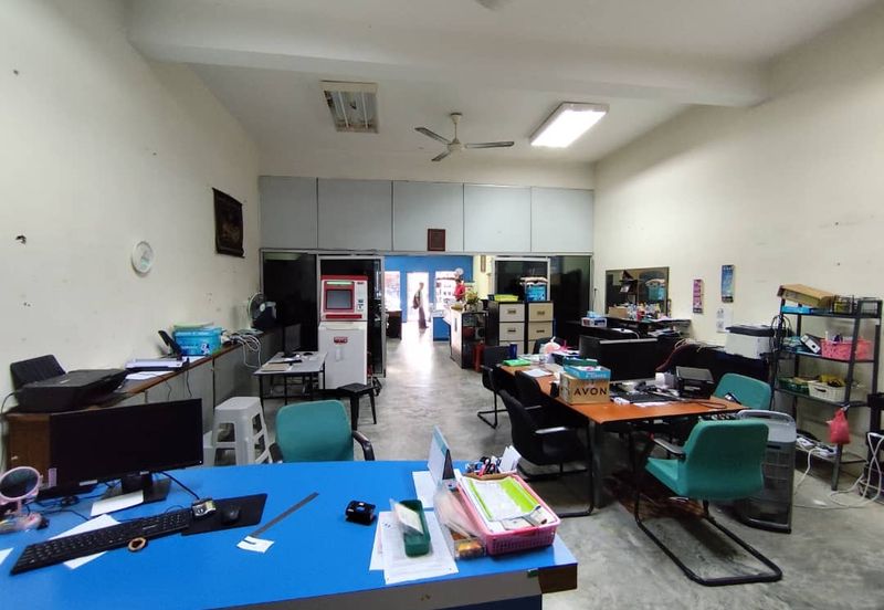 Kota Tinggi / Jalan Jaya 1 / Three Storey Shoplot