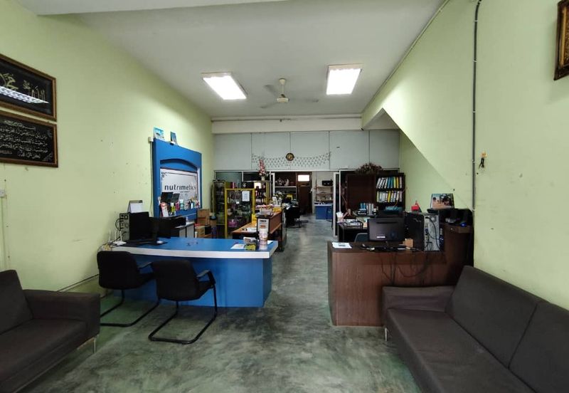 Kota Tinggi / Jalan Jaya 1 / Three Storey Shoplot