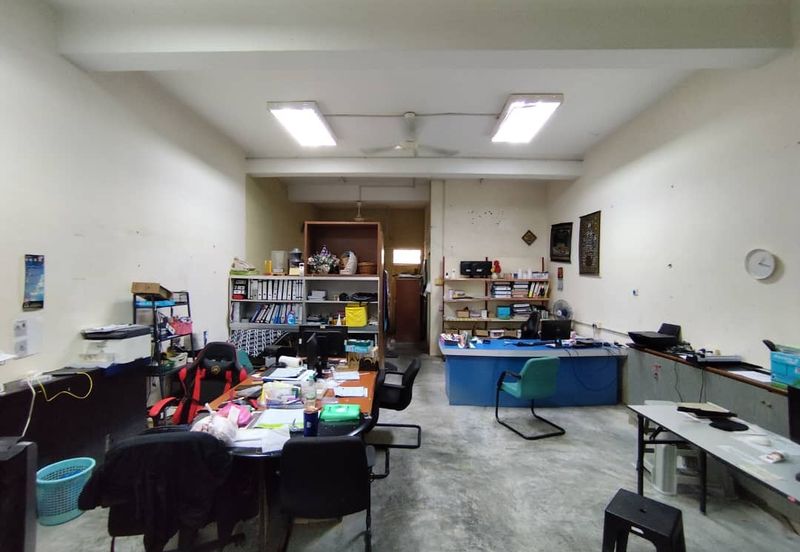 Kota Tinggi / Jalan Jaya 1 / Three Storey Shoplot