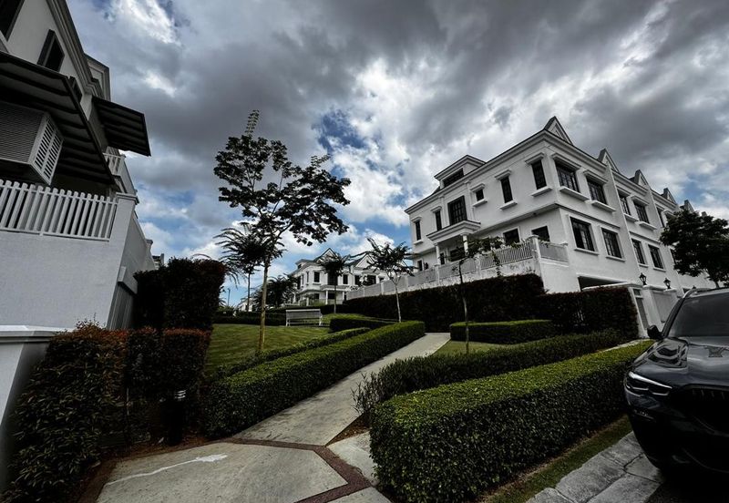 Eco Botanic / The Chateau / Two & Half Storey Superlink House End Lot