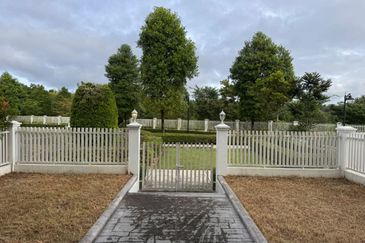 Eco Botanic / The Chateau / Super Huge Garden in front of your house  / Unblocked View 