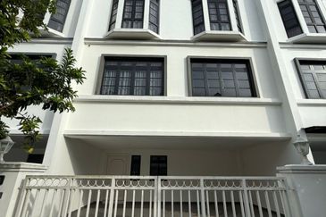 Eco Botanic / The Chateau / Super Huge Garden in front of your house  / Unblocked View 