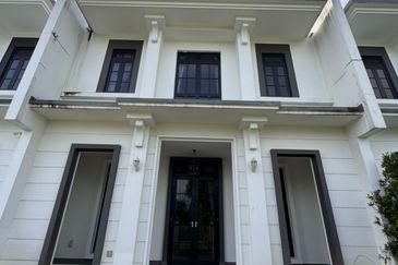 Eco Botanic / The Chateau / Super Huge Garden in front of your house  / Unblocked View 