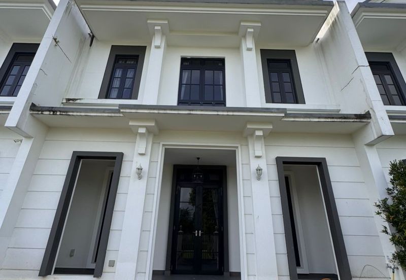 Eco Botanic / The Chateau / Super Huge Garden in front of your house  / Unblocked View 