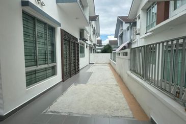 Horizon Hill / Golf East / Jalan Pinggiran 6/x -  Double Storey Cluster house