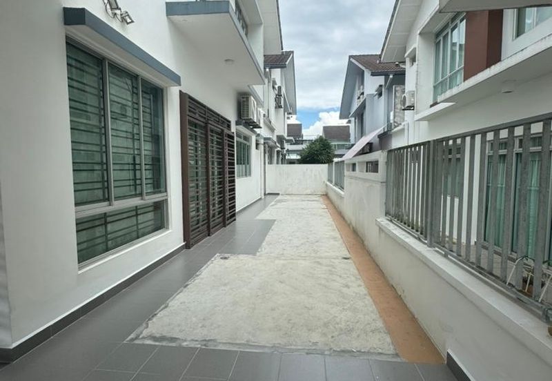 Horizon Hill / Golf East / Jalan Pinggiran 6/x -  Double Storey Cluster house