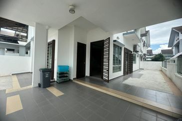 Horizon Hill / Golf East / Jalan Pinggiran 6/x -  Double Storey Cluster house