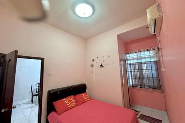 Kulai - Taman Kulai Utama / Jalan Anggerik / Double Storey Terrace House End Lot