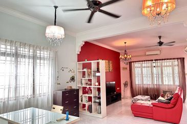 Kulai - Taman Kulai Utama / Jalan Anggerik / Double Storey Terrace House End Lot