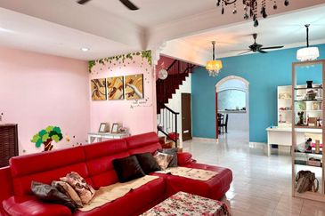 Kulai - Taman Kulai Utama / Jalan Anggerik / Double Storey Terrace House End Lot