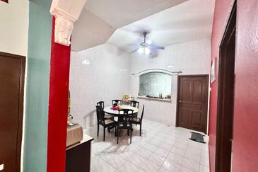 Kulai - Taman Kulai Utama / Jalan Anggerik / Double Storey Terrace House End Lot