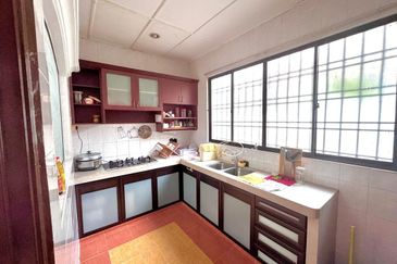 Kulai - Taman Kulai Utama / Jalan Anggerik / Double Storey Terrace House End Lot