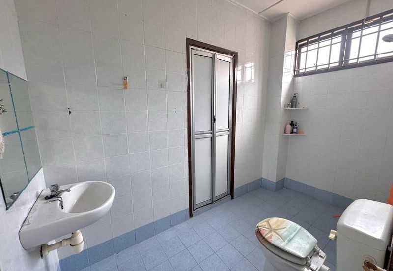 Kulai - Taman Kulai Utama / Jalan Anggerik / Double Storey Terrace House End Lot