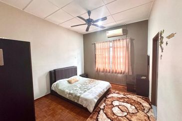 Kulai - Taman Kulai Utama / Jalan Anggerik / Double Storey Terrace House End Lot