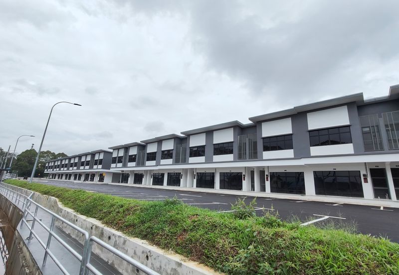 Kulai Bandar Indahpura /Jalan Rimbun/ 2 Storey Shoplot -Brand New 面向大路双层新店出租