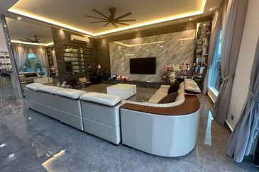 Kulai Bandar Putra / Gate A @ IOI Palm Villa / Double Storey Bungalow House