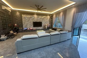 Kulai Bandar Putra / Gate A @ IOI Palm Villa / Double Storey Bungalow House