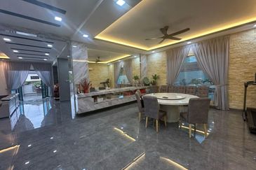 Kulai Bandar Putra / Gate A @ IOI Palm Villa / Double Storey Bungalow House