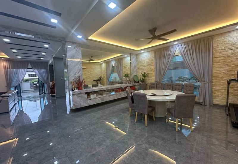 Kulai Bandar Putra / Gate A @ IOI Palm Villa / Double Storey Bungalow House