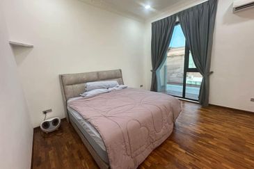 Kulai Bandar Putra / Gate A @ IOI Palm Villa / Double Storey Bungalow House