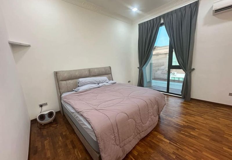 Kulai Bandar Putra / Gate A @ IOI Palm Villa / Double Storey Bungalow House