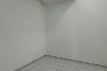 Kulai IOI - Bandar Putra - Jalan Rajawali - Full Loan 1 Storey House